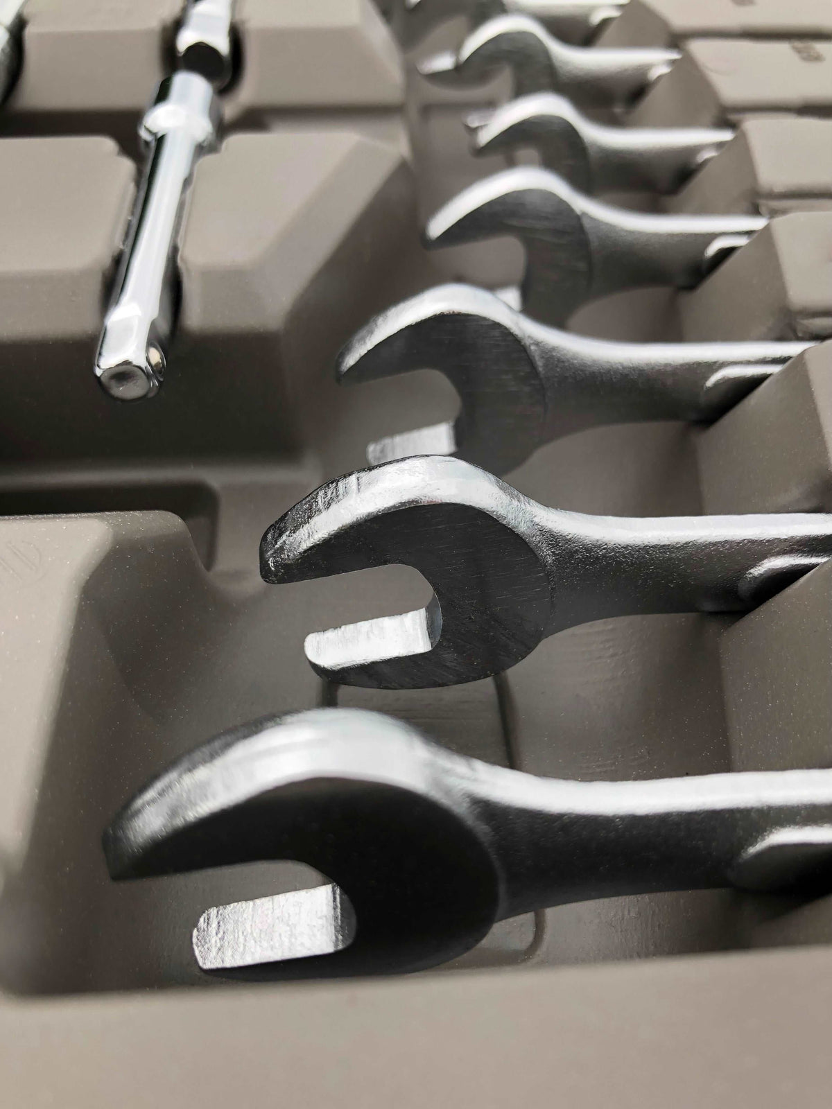 Apollo Tools 95-Piece Metric & SAE Mechanics Tool Set — DT1242