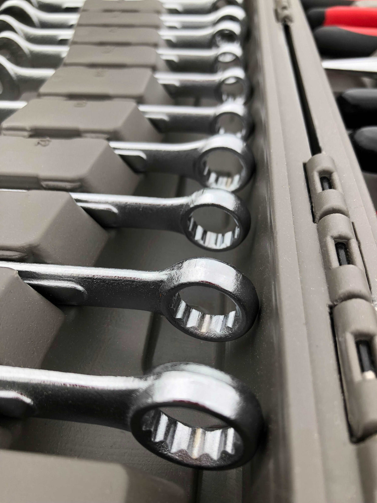Apollo Tools 95-Piece Metric & SAE Mechanics Tool Set — DT1242